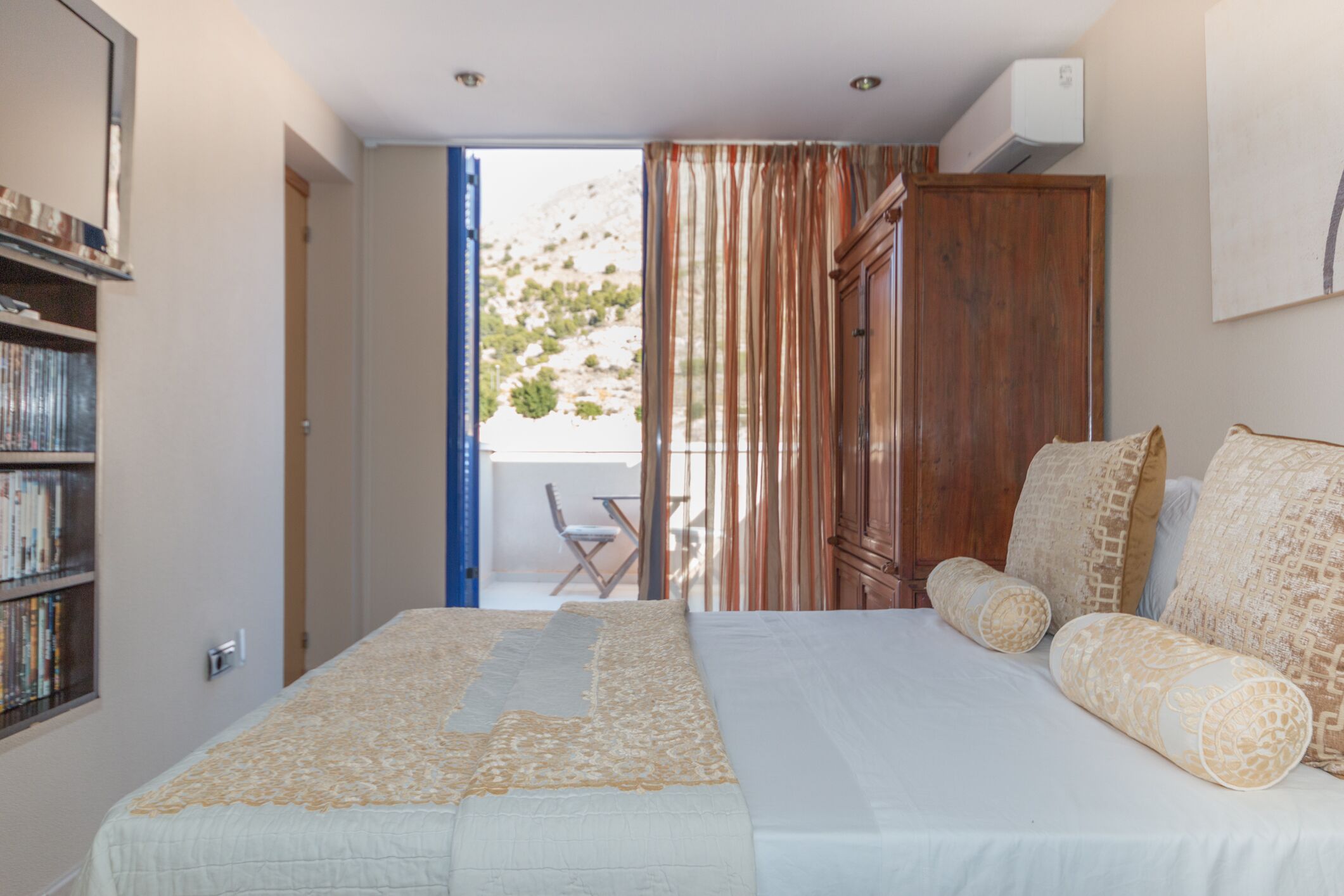 4 Schlafzimmer, Zimmersafe, Schreibtisch, Bügeleisen/Bügelbrett