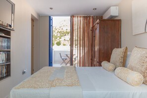 4 chambres, coffres-forts dans les chambres, bureau