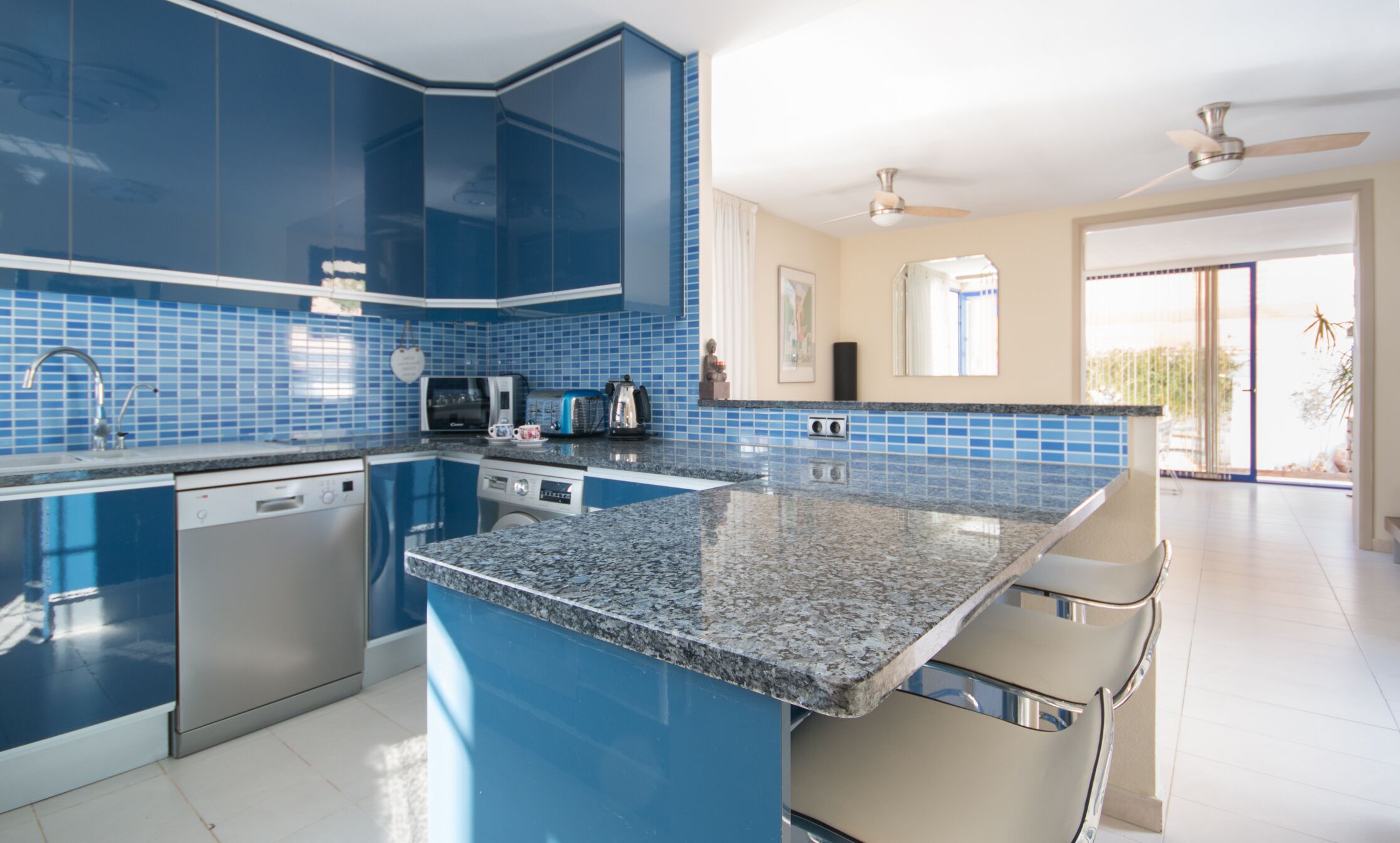 冰箱、微波炉、烤箱、炉灶