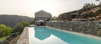 Villa São Sebastião with private natural water pool, Wi-Fi and AC.