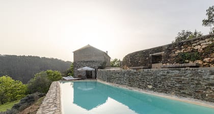 Villa San Sebastian mit Pool und in der Nähe der Natur. schöner Ort