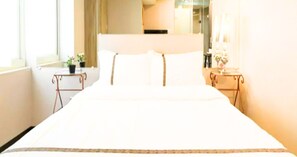 1 bedroom, premium bedding, down comforters, pillowtop beds - Taipei MRT Luxury Apartment(Monthly Stay) (Taipei)