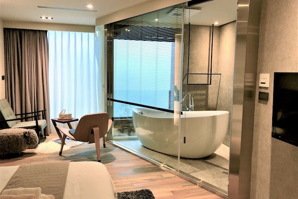 Grand Double Room, 1 Bedroom, Hot Tub, Ocean View | Premium bedding, down comforters, pillowtop beds, free minibar