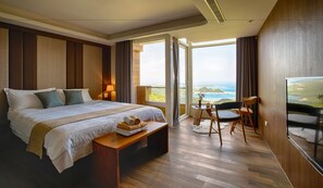 Luksus-dobbeltrom, 1 kingsize-seng, balkong, havutsikt | Sengetøy av topp kvalitet, dundyner og senger med overmadrass