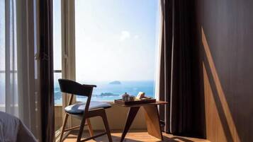 Luxury Double Room, 1 King Bed, Balcony, Ocean View | Premium bedding, down comforters, pillowtop beds, free minibar