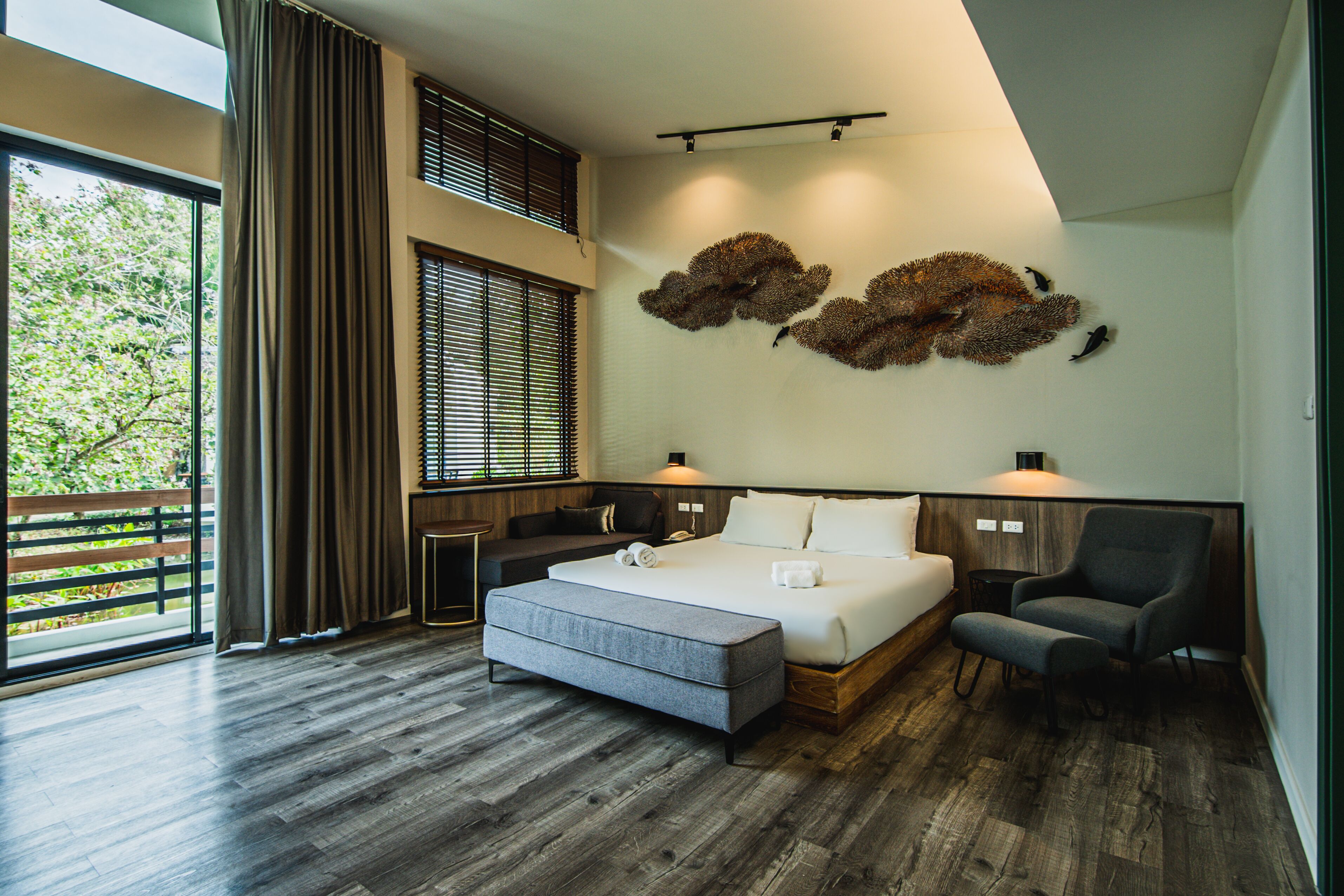 Room, Bathtub, Canal View | Living area | 32-inch flat-screen TV with cable channels, TV