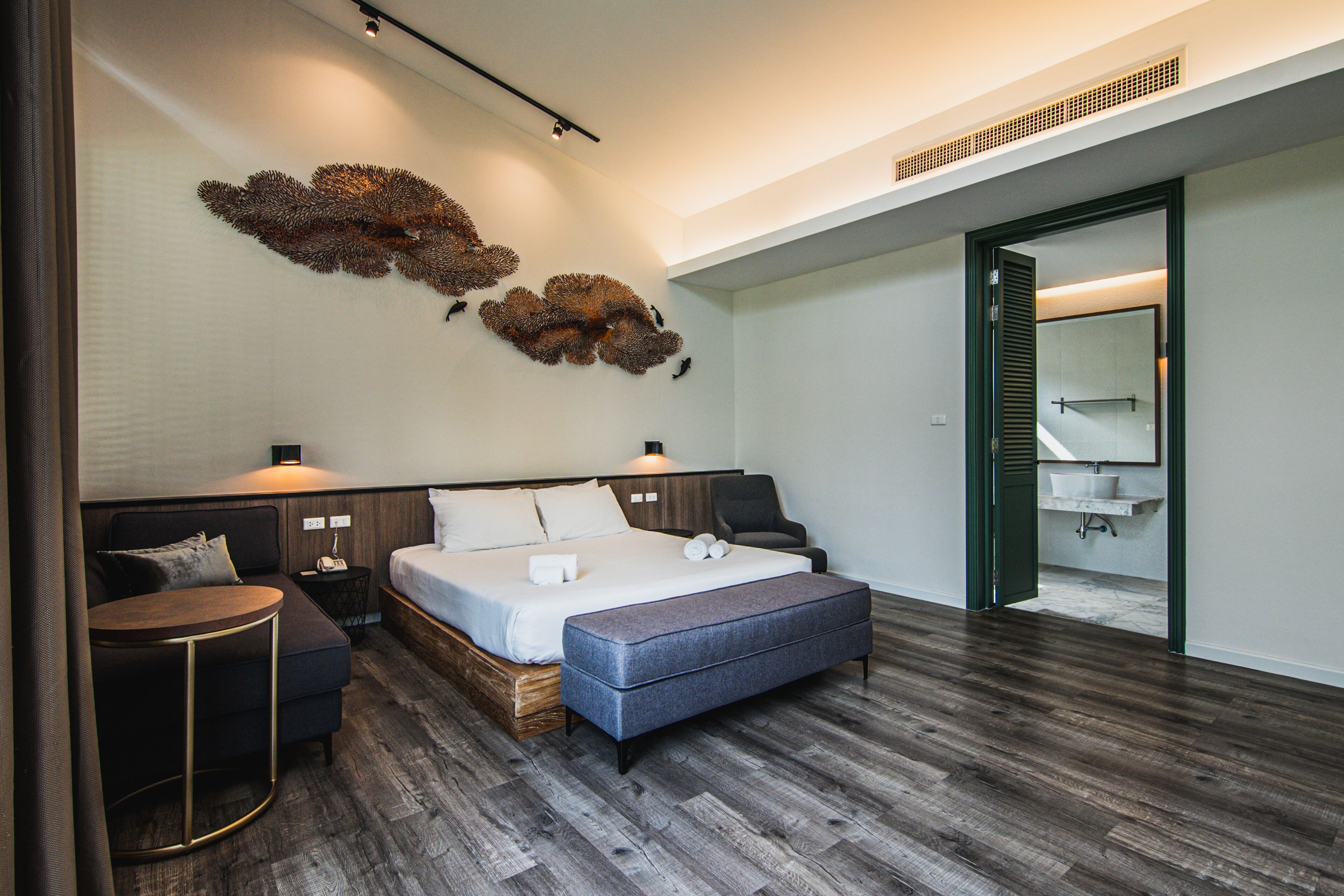 Habitación, bañera, vistas al canal | Ropa de cama de alta calidad, minibar, caja fuerte