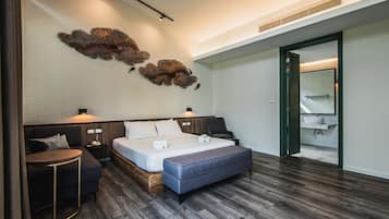 Habitación, bañera, vistas al canal | Ropa de cama de alta calidad, minibar, caja fuerte
