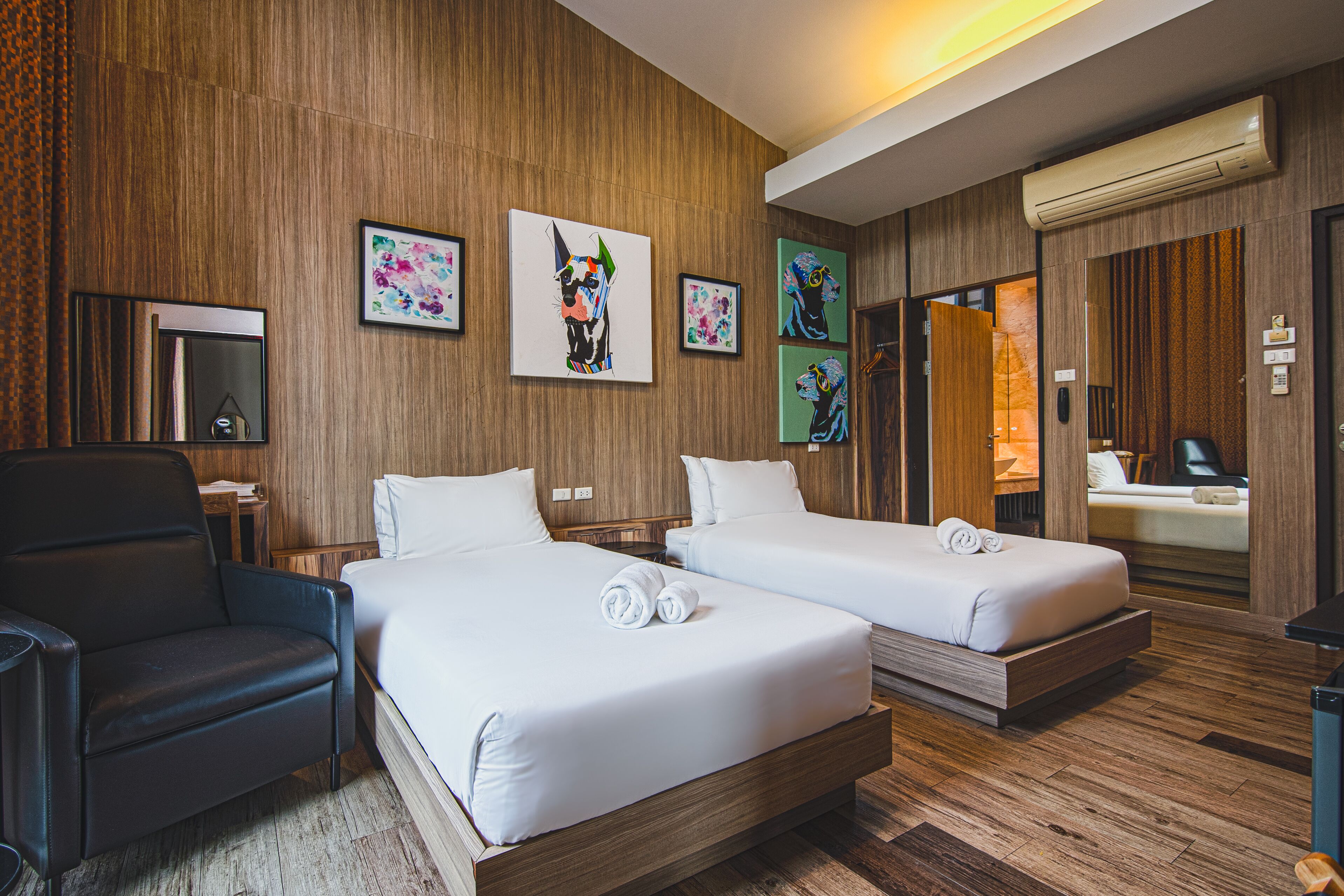 room, non smoking, canal view | premium bedding, minibar, in-room safe, individually decorated