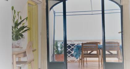 Positano Center -Guest 5 People in 3 Bedrooms, 2 Bathrooms - Overlooking the Sea