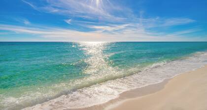 Beachfront Beauty! 2BR in Destin – Relax, Refresh, Repeat! Escape to Destin!