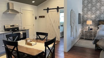 1 chambre, fer et planche Ă repasser, Wi-Fi gratuit, draps fournis