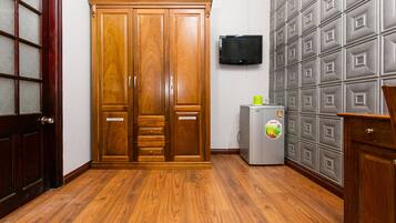 Standard Double Room | In-room safe, desk, soundproofing, free WiFi