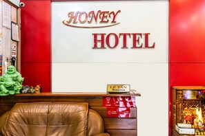 Reception - Honey Hotel (Da Nang)