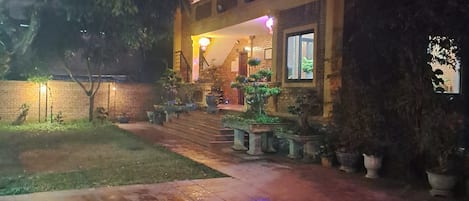 Minibar, bureau, systĂšme dâinsonorisation, accĂšs au Wi-Fi (inclus)