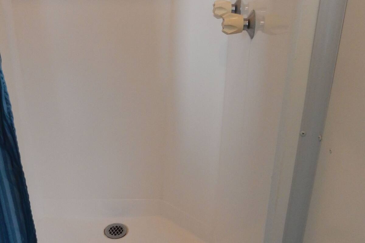 Rom – standard, 1 dobbeltseng | Dusj på badet