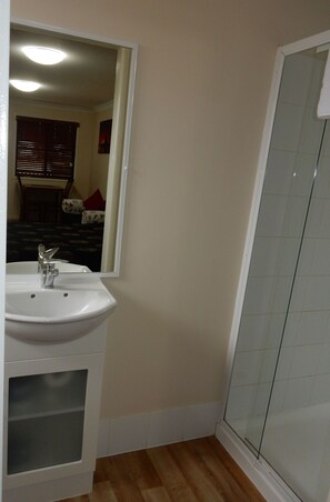 Bathroom - Millmerran Village Caravan Park (Millmerran)