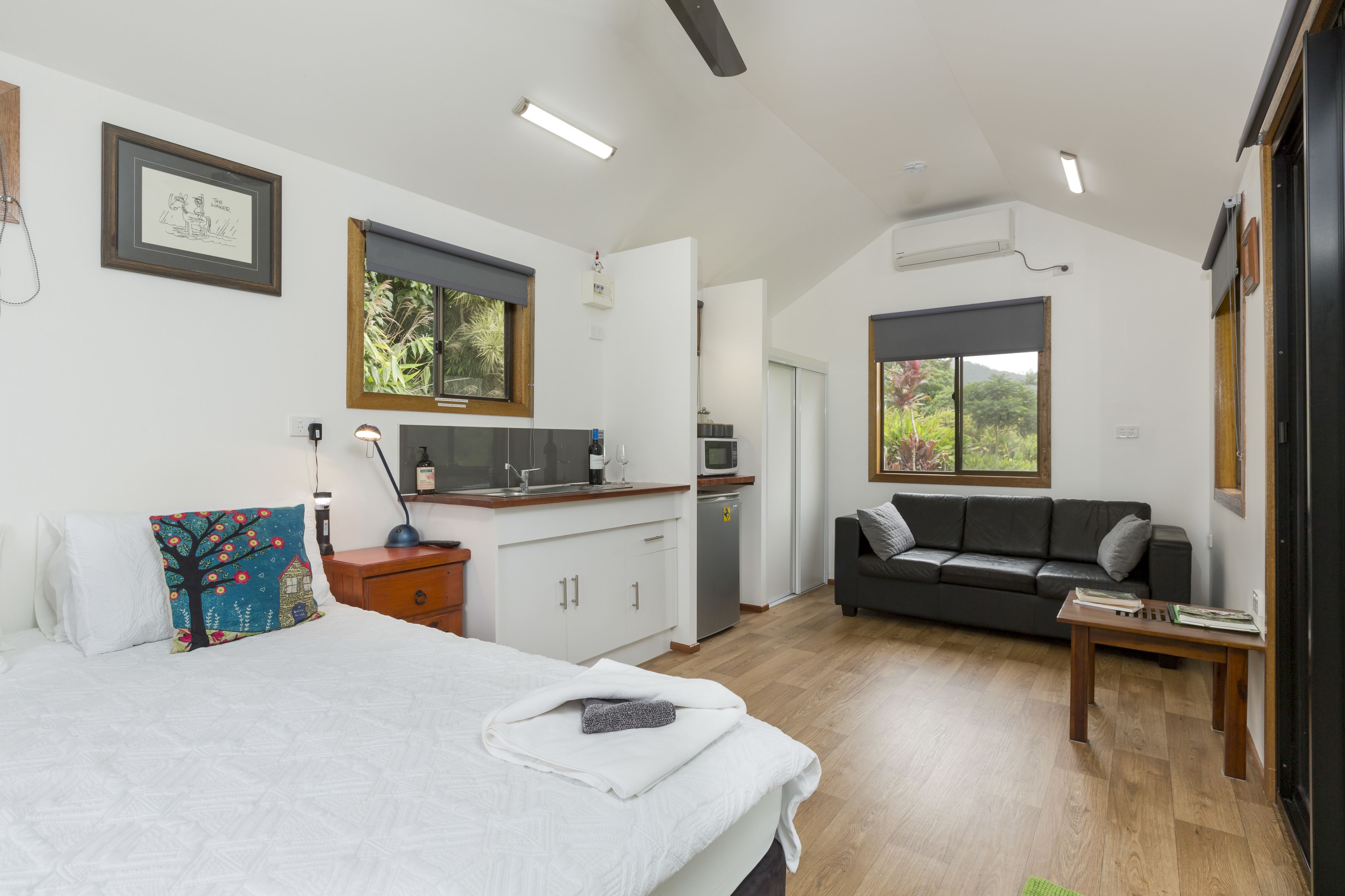 Cabin | Living area | Flat-screen TV