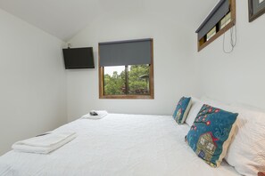 Cabin | Living area | Flat-screen TV