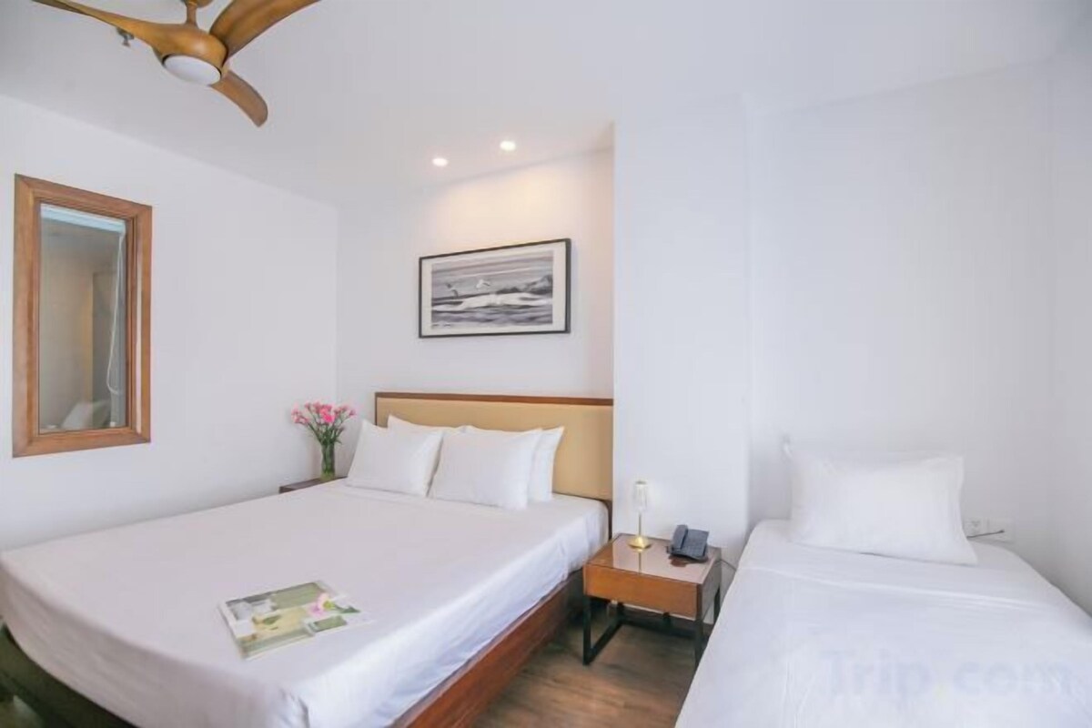 Ropa de cama de alta calidad, camas con efecto memoria y minibar 