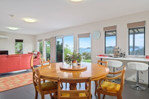 In-room dining - Manfield Seaside Bruny Island (Alonnah)