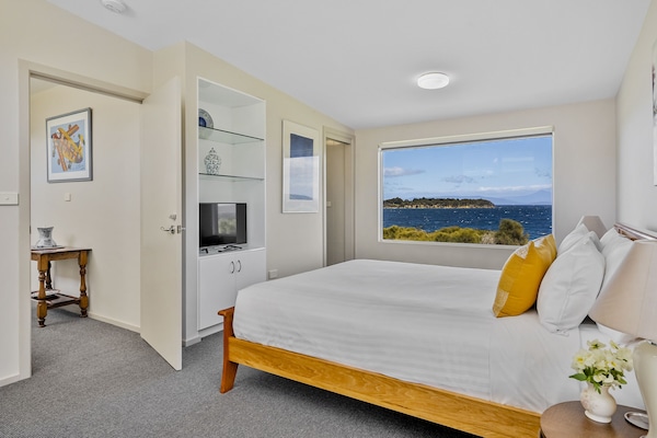 3 habitaciones, ropa de cama de alta calidad y escritorio