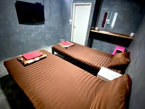 Decoración personalizada, wifi gratis y ropa de cama 