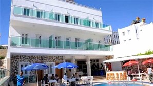 A two-story building with a pool area, outdoor seating, and a bar. - New Bodrum Hotel (Bodrum)
