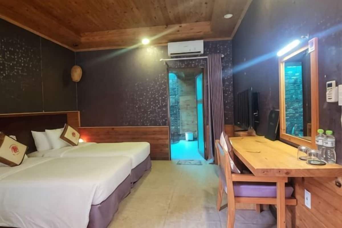 Minibar, desk, soundproofing, free WiFi