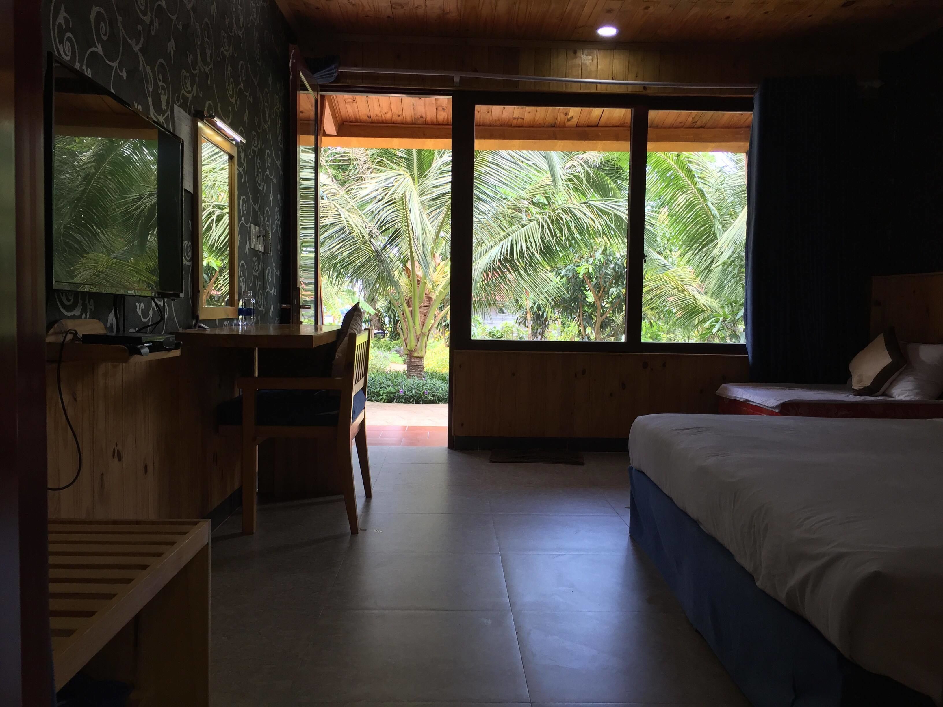 Minibar, desk, soundproofing, free WiFi