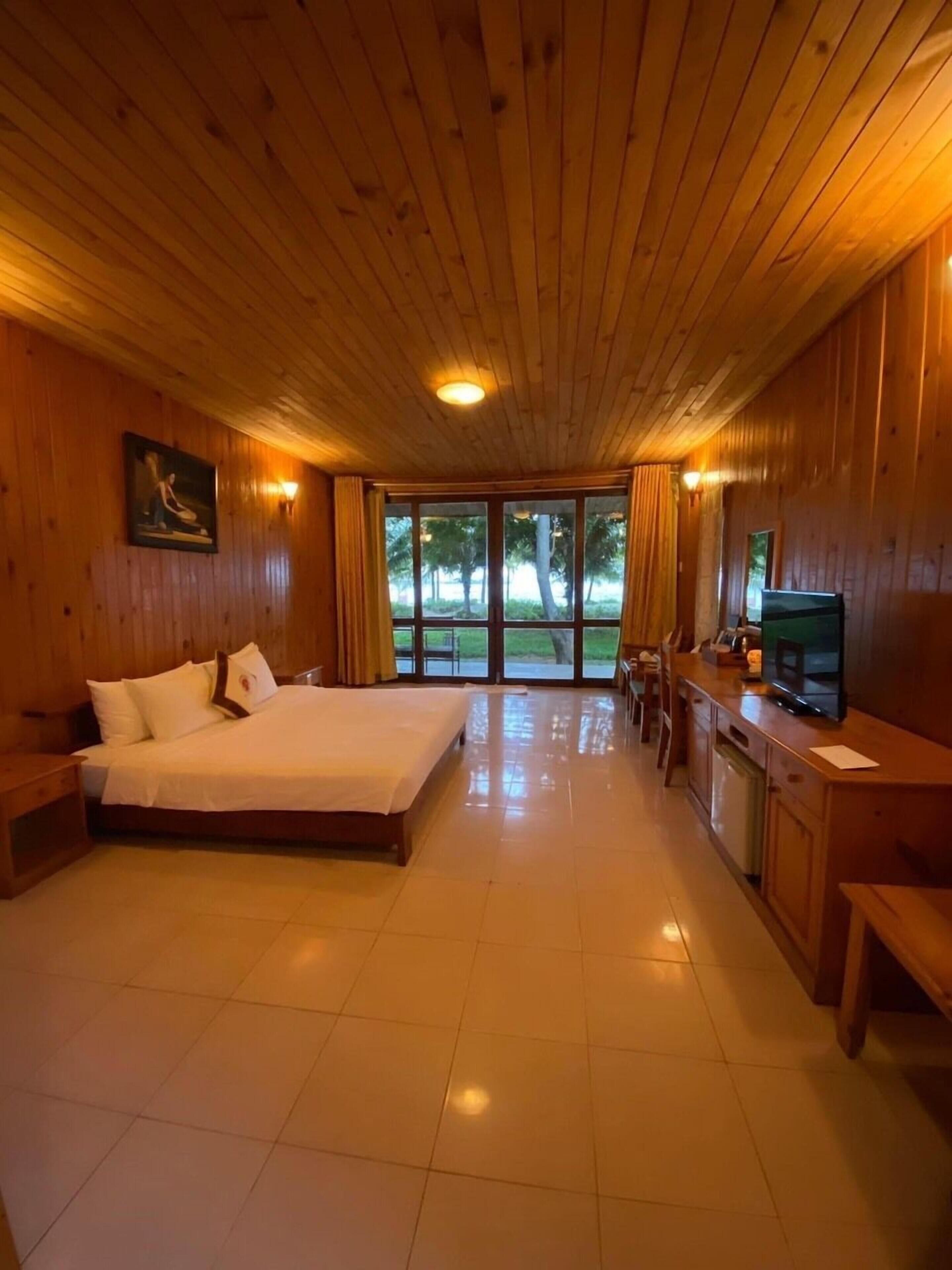 Minibar, desk, soundproofing, free WiFi