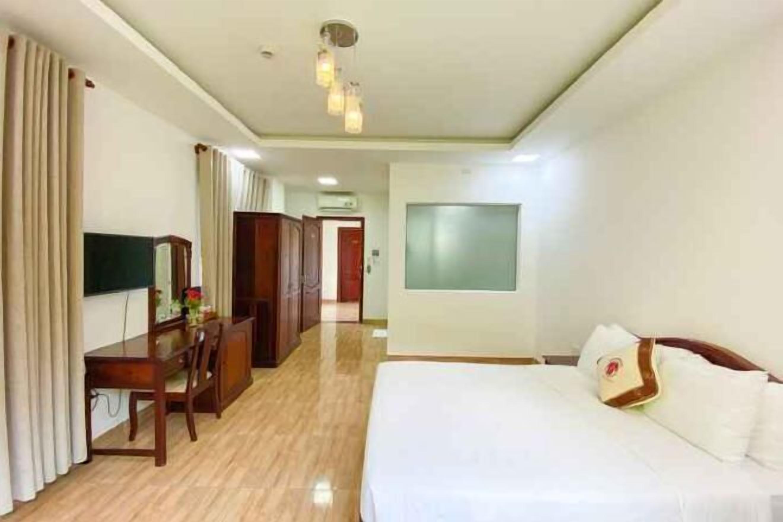 Minibar, desk, soundproofing, free WiFi