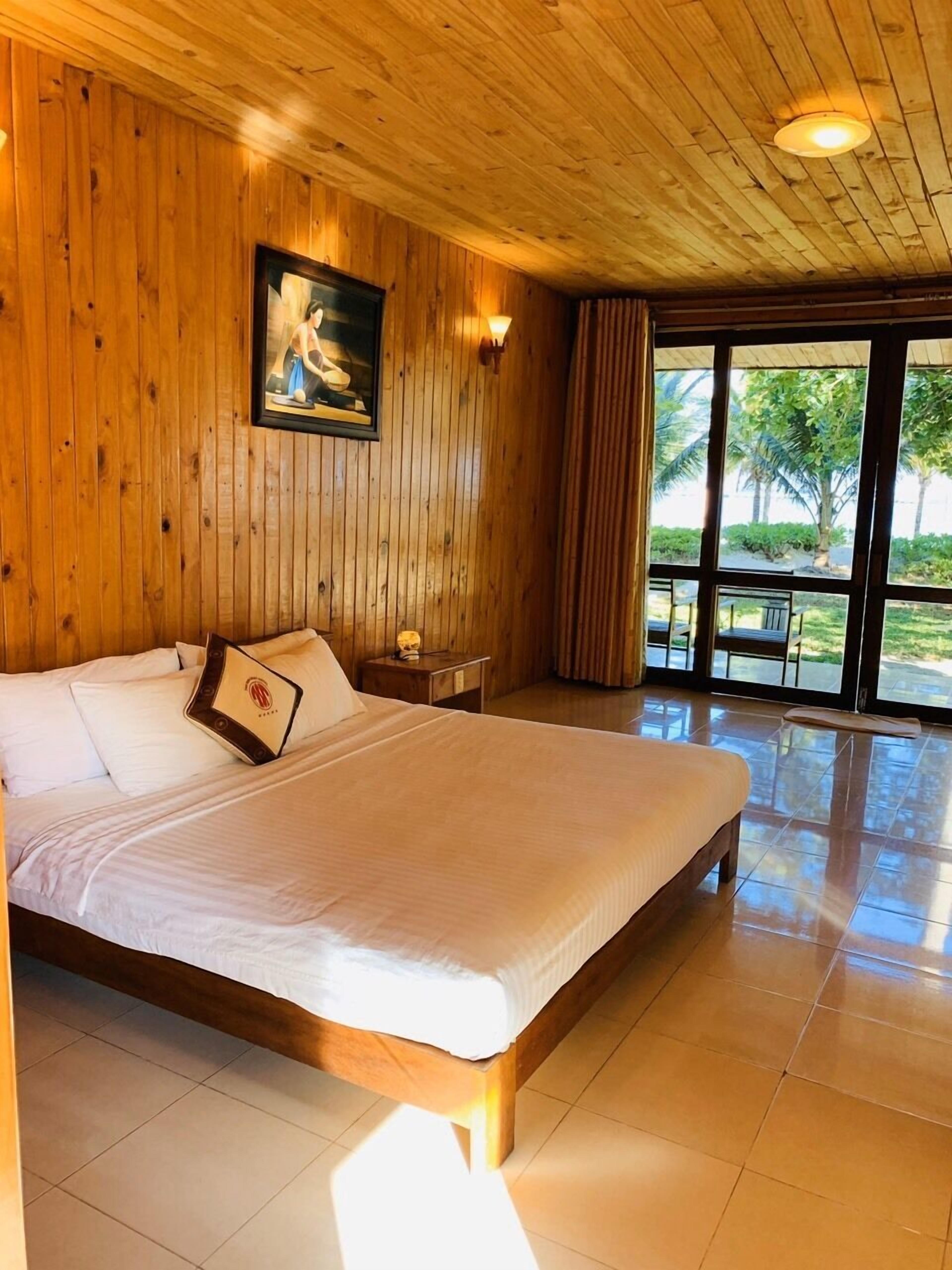 minibar, desk, soundproofing, free wifi