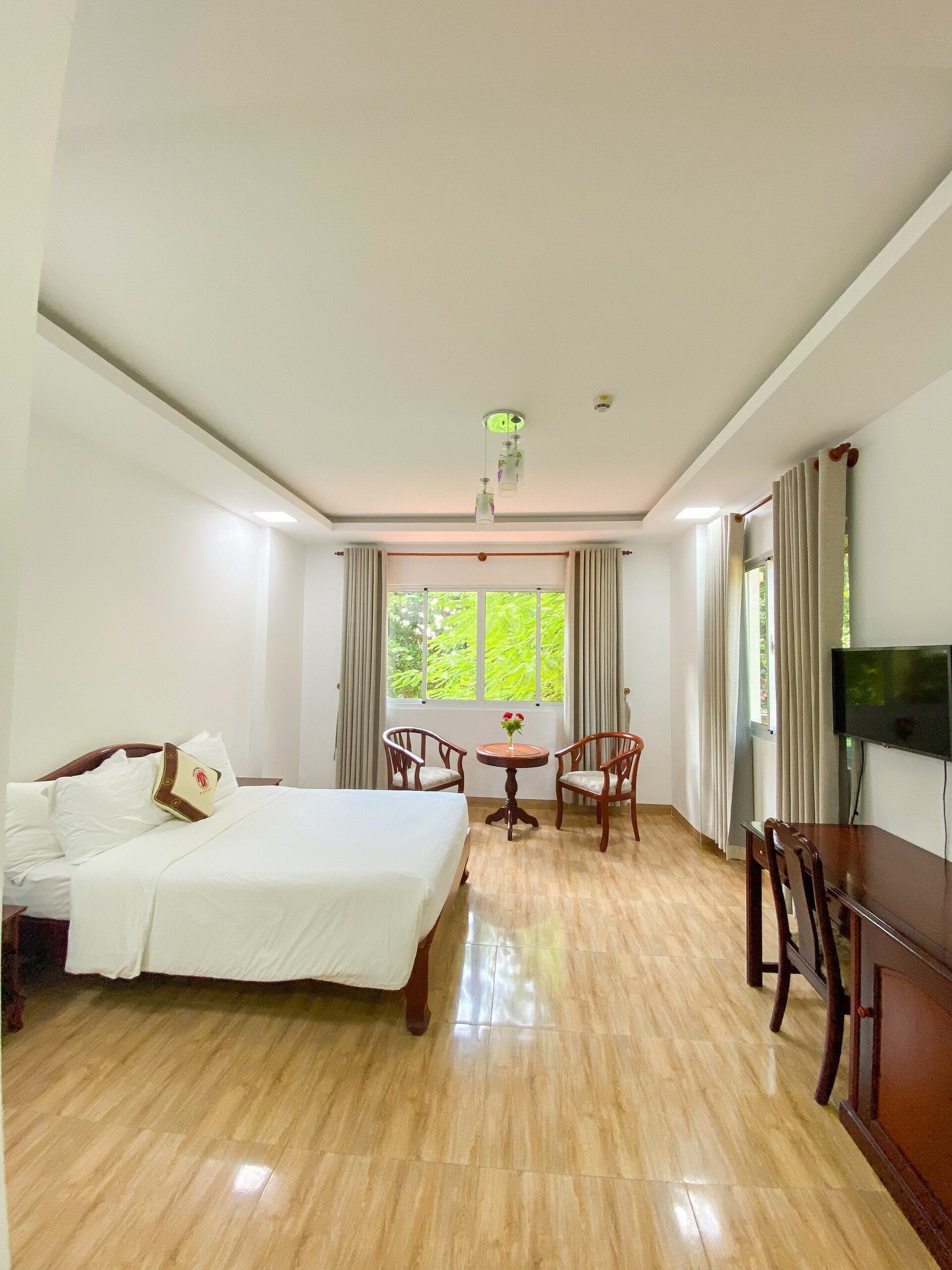 standard double or twin room | minibar, desk, soundproofing, free wifi