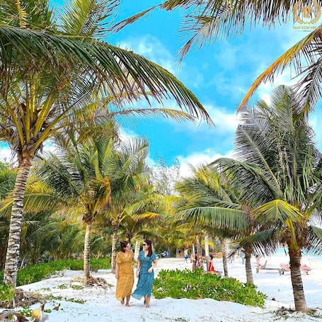 On the beach, white sand, beach bar