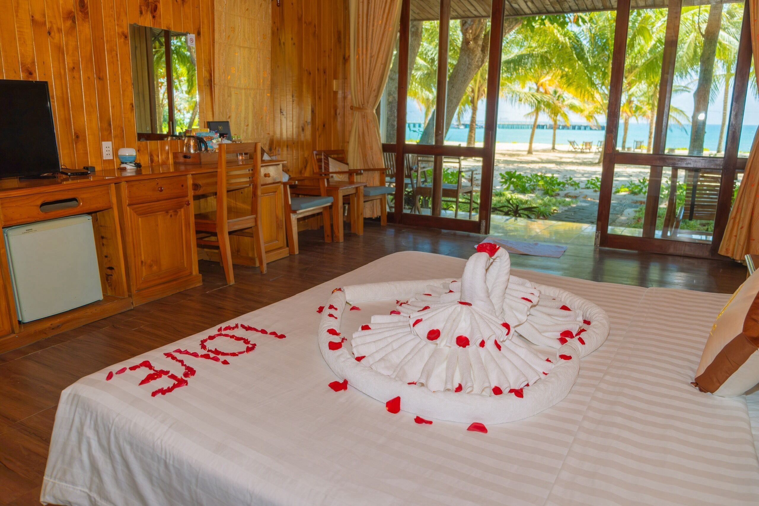 En la playa, arena blanca, bar en la playa