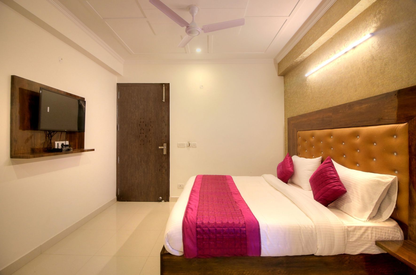 Premium bedding, in-room safe, desk, soundproofing