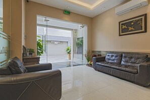 Interior entrance - Hoang Lan Hotel (Ho Chi Minh City)