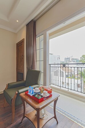 Premium Deluxe Double Room | Balcony - Hoang Lan Hotel (Ho Chi Minh City)