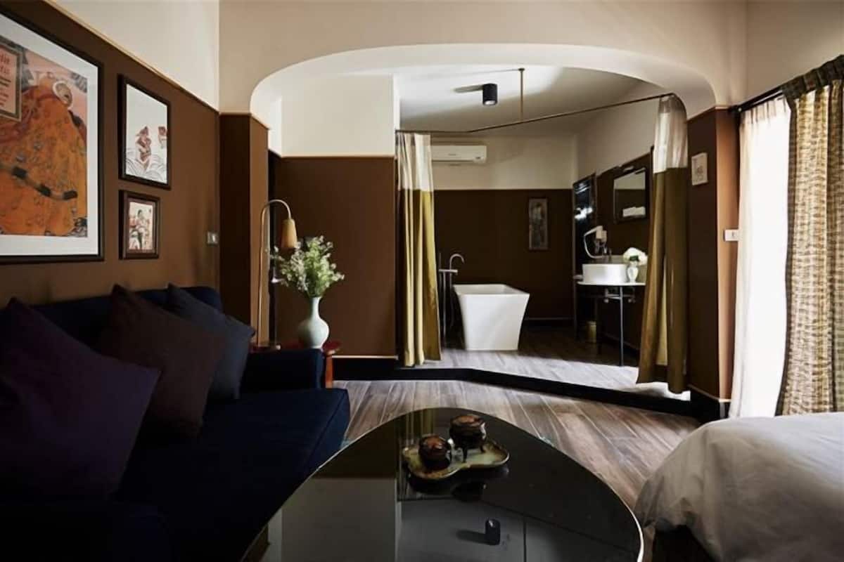 In-room safe, desk, blackout curtains, free WiFi