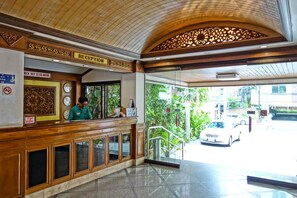 Interior entrance - LEK Jomtien Hotel (Pattaya)