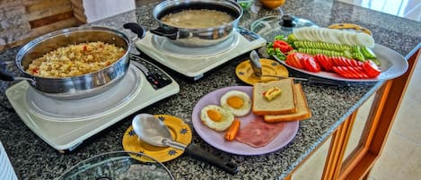 Alimentos y bebidas