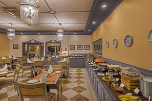 Tägliches Frühstücksbuffet (450 INR pro Person)