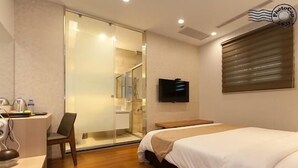 Standard Double Room - Dong Chuan Hot Springs Hall (Jiaoxi)
