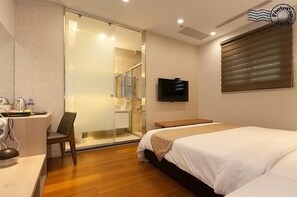 スタンダード ダブルルーム | 高級寝具、デスク、遮光カーテン、WiFi (無料)