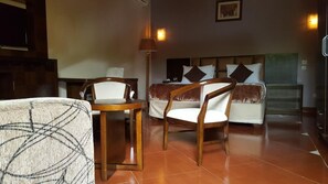 Ropa de cama de alta calidad, minibar, caja fuerte