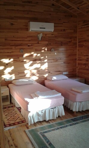 Bungalow, 2 Twin Beds | Desk, laptop workspace, soundproofing, free WiFi - Villa Halil Bungalow (Kemer)