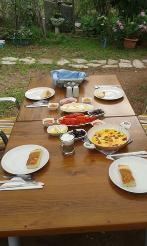 Free daily full breakfast  - Villa Halil Bungalow (Kemer)