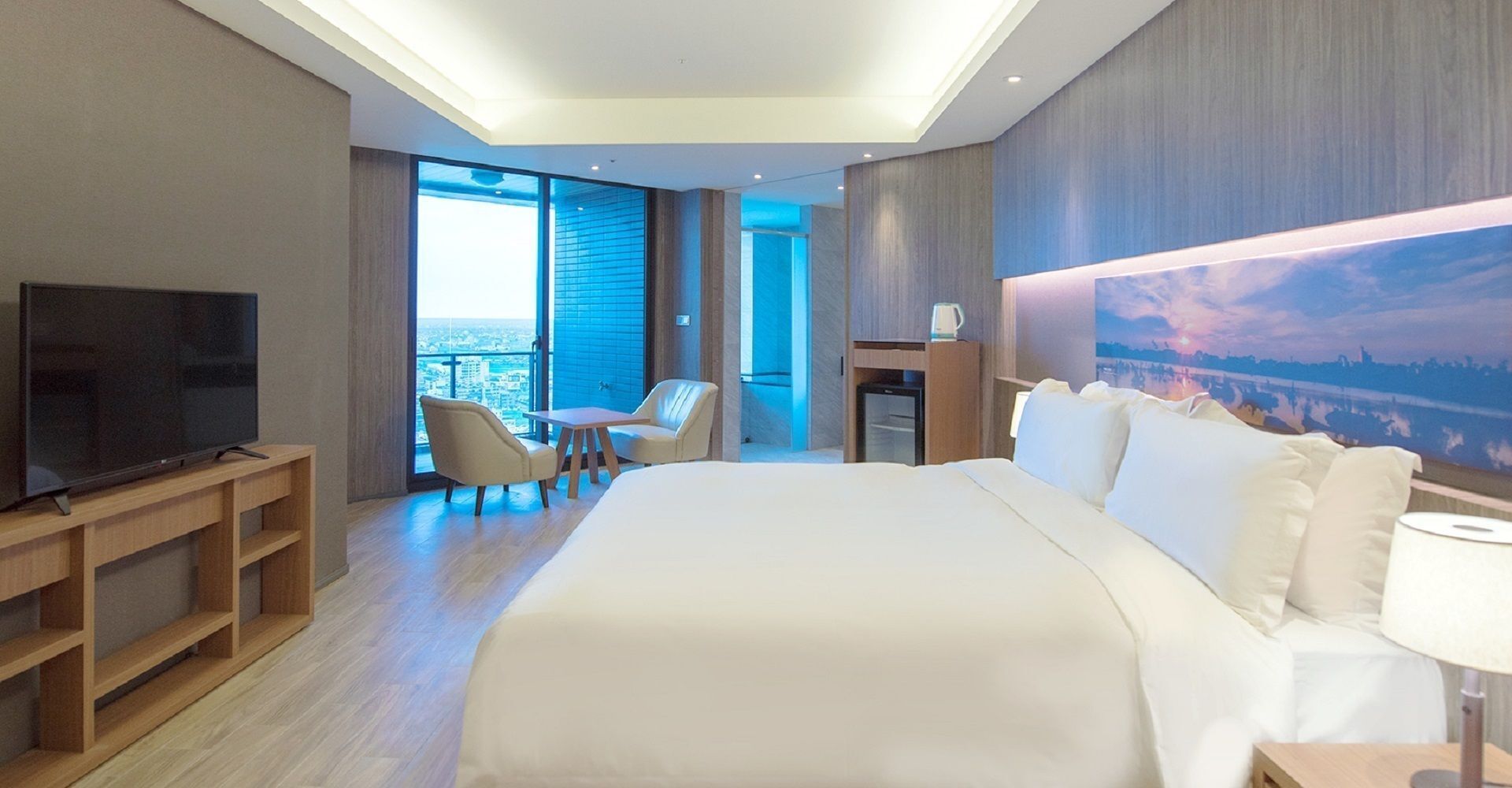 Ropa de cama de alta calidad, cubrecamas y minibar 