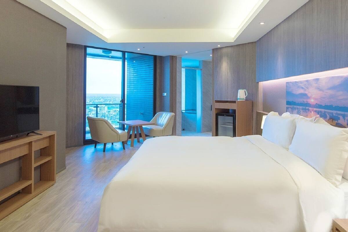 Ropa de cama de alta calidad, cubrecamas y minibar